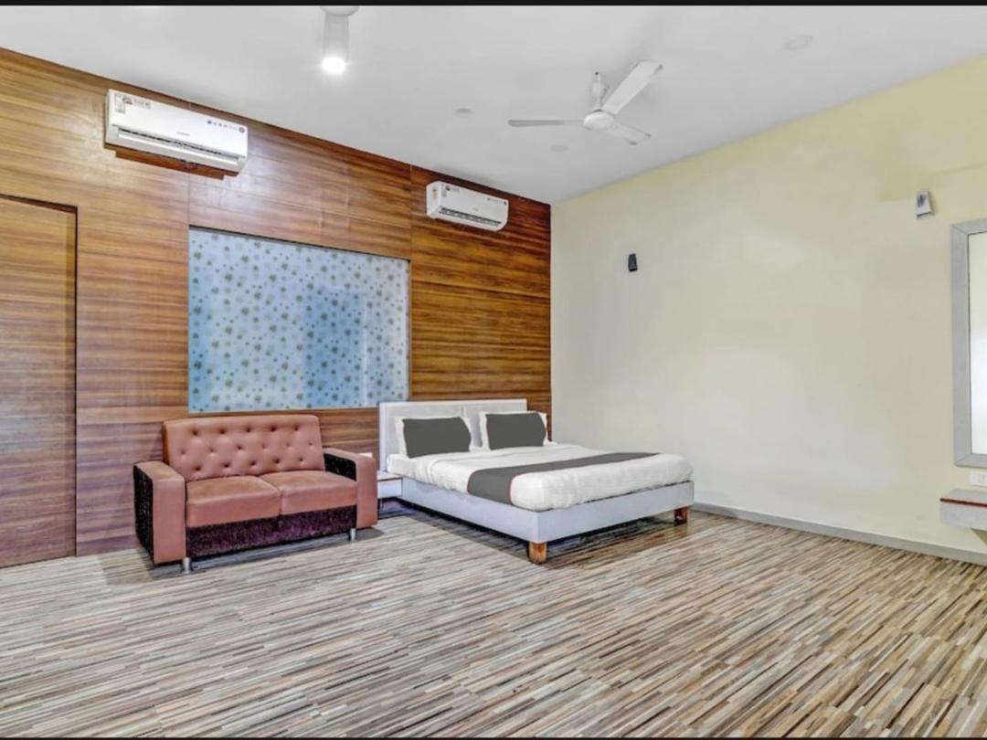 Hotel Utsav Galaxy in Surat