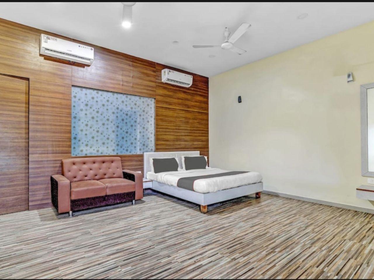 Hotel Utsav Galaxy in Surat