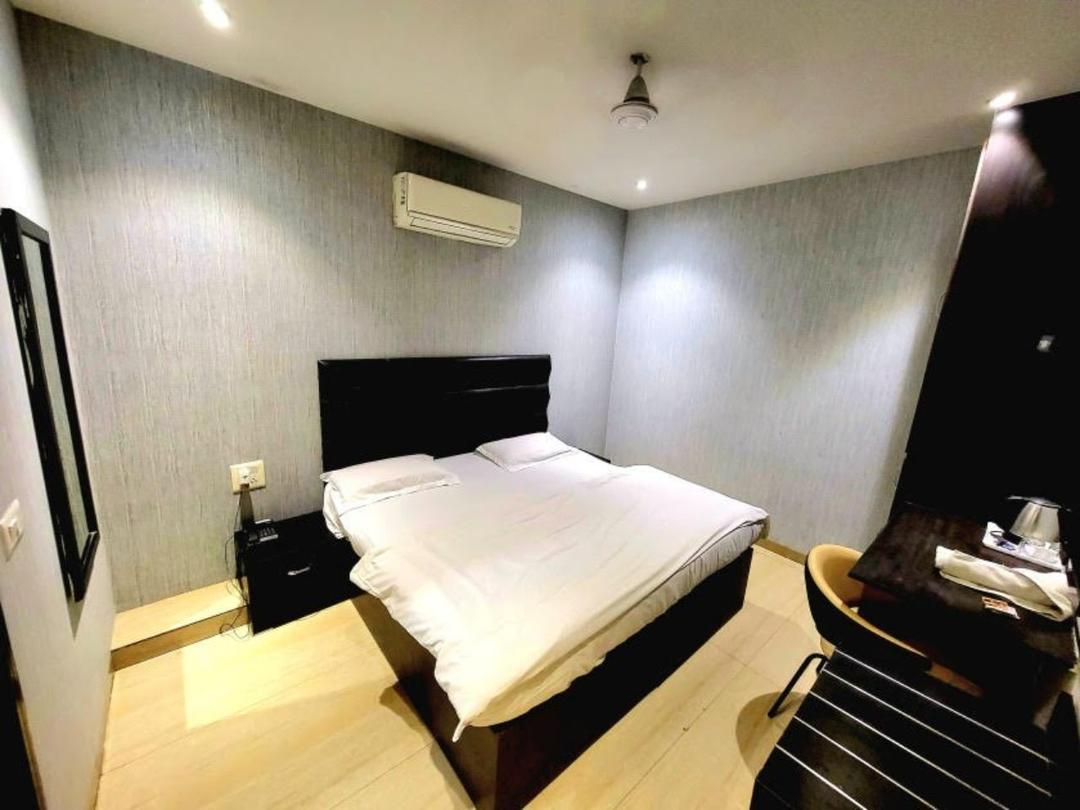 Solitaire Hotel in Delhi