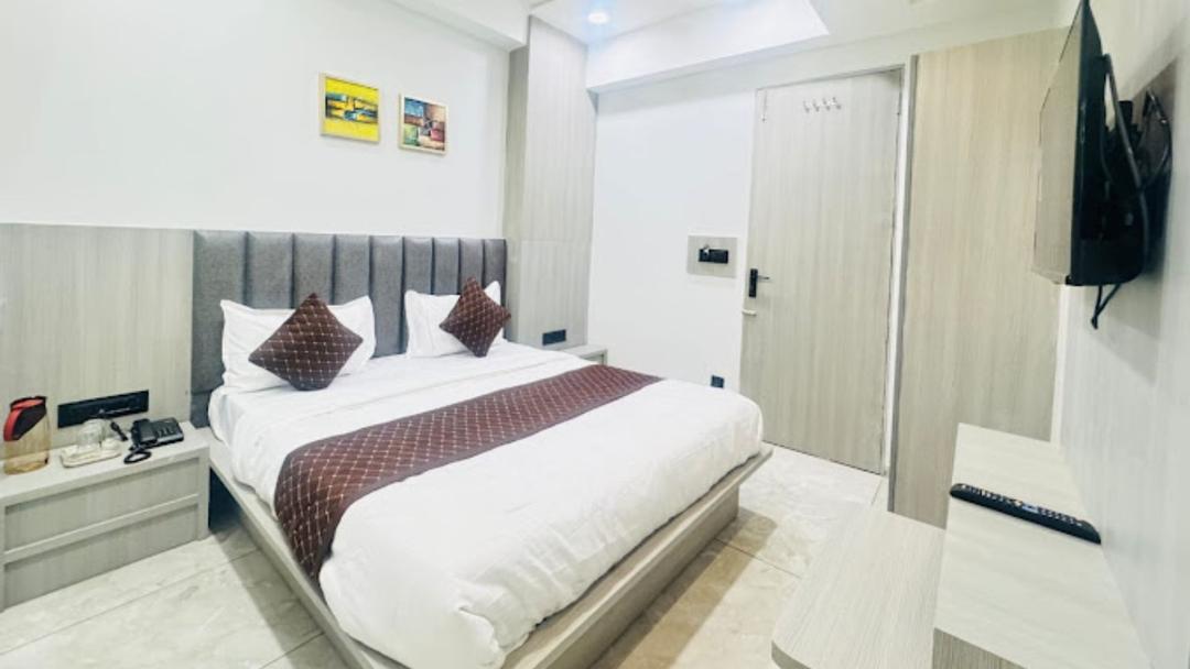 Hotel Lee Paramount in Ahmedabad