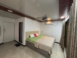 Sea Royal Room and Cafe in Vasai Virar