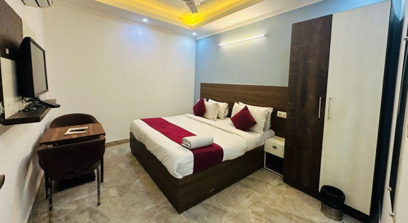 Hotel S R Palace in Delhi