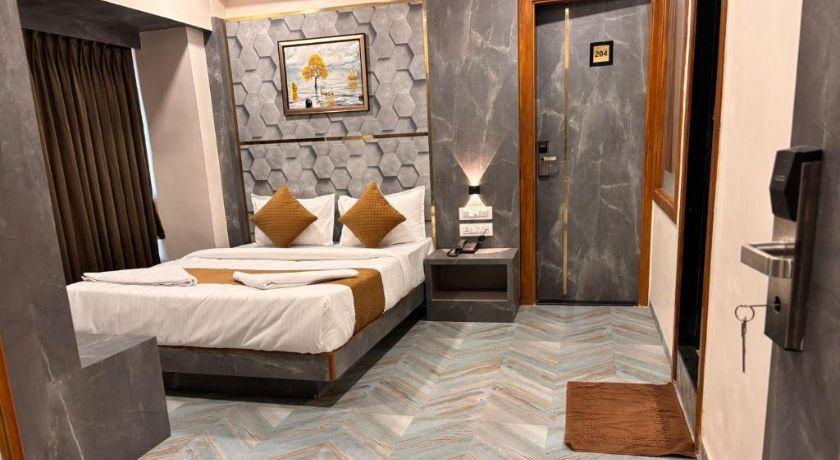 Hotel Arts Palace in Mumbai