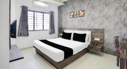 Hotel Dev Palace in Ahmedabad