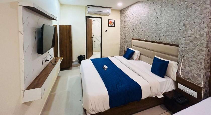 Hotel V R Villa in Vadodara