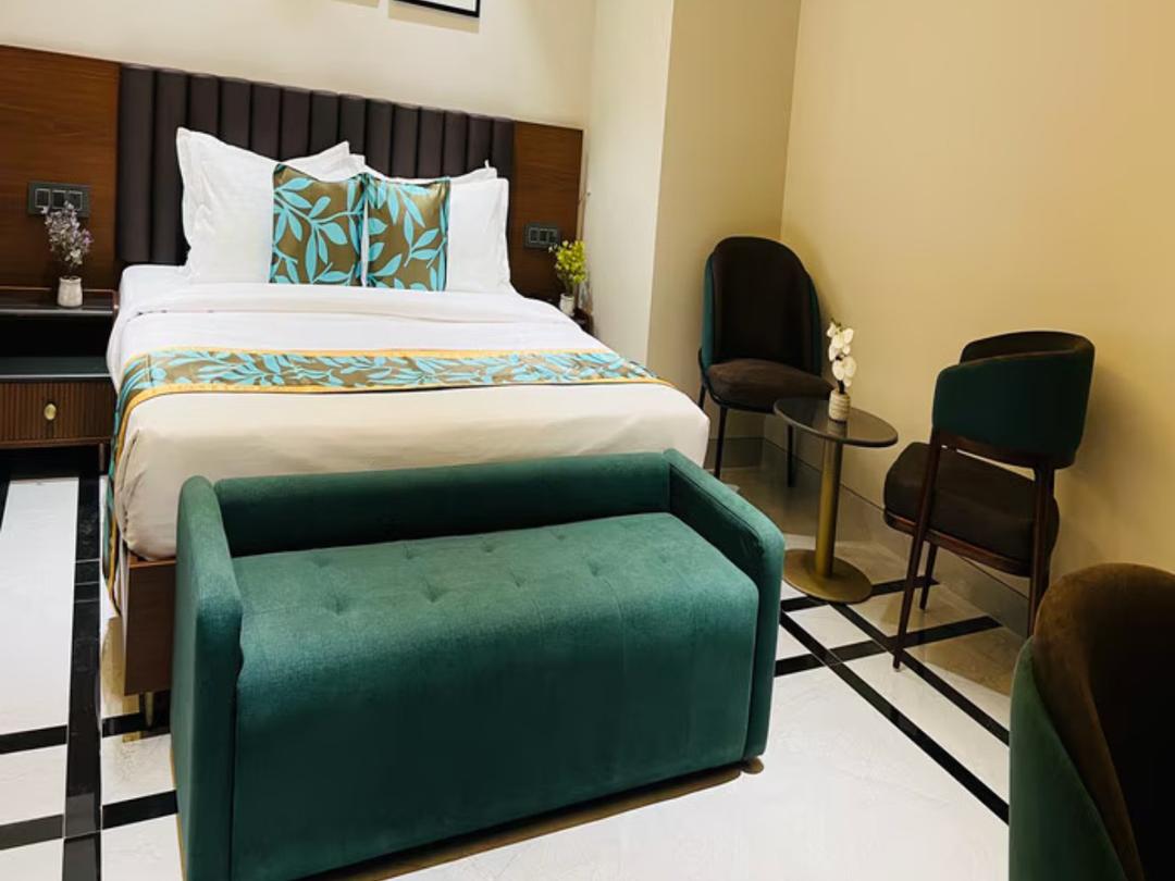 Saltstayz Premier - Naraina, Central Delhi in Delhi