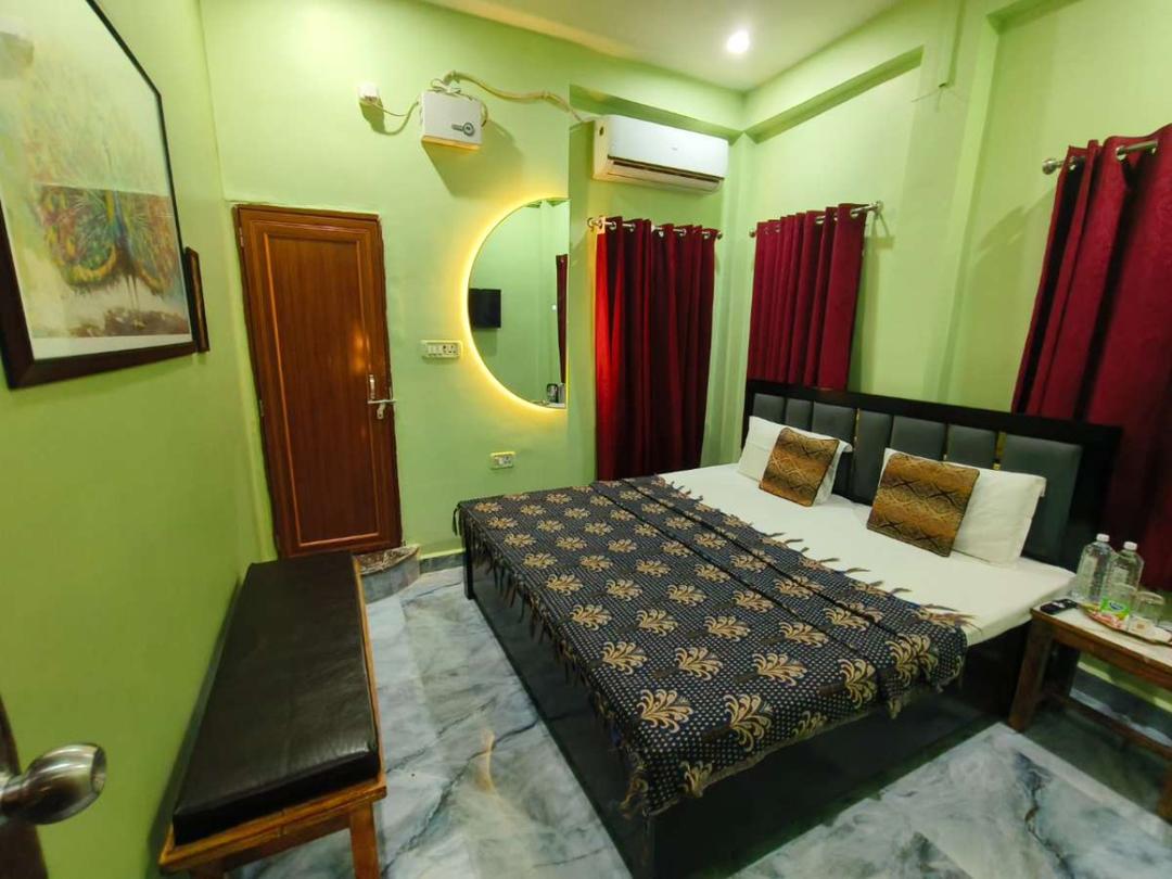 Hotel Glory Residency and Cafe in Varanasi