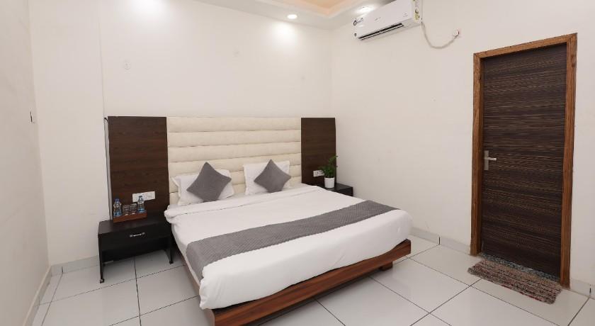 Oasis Hotel in Noida