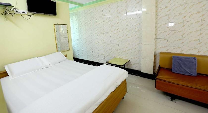 Ellora Guest House in Mumbai