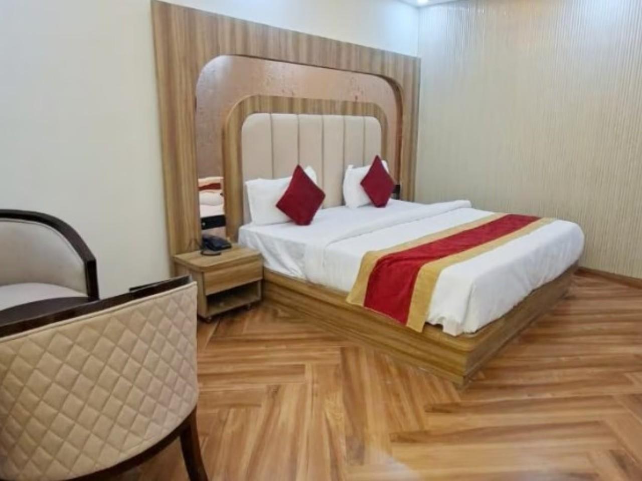 OPO Essential Skynex in Delhi
