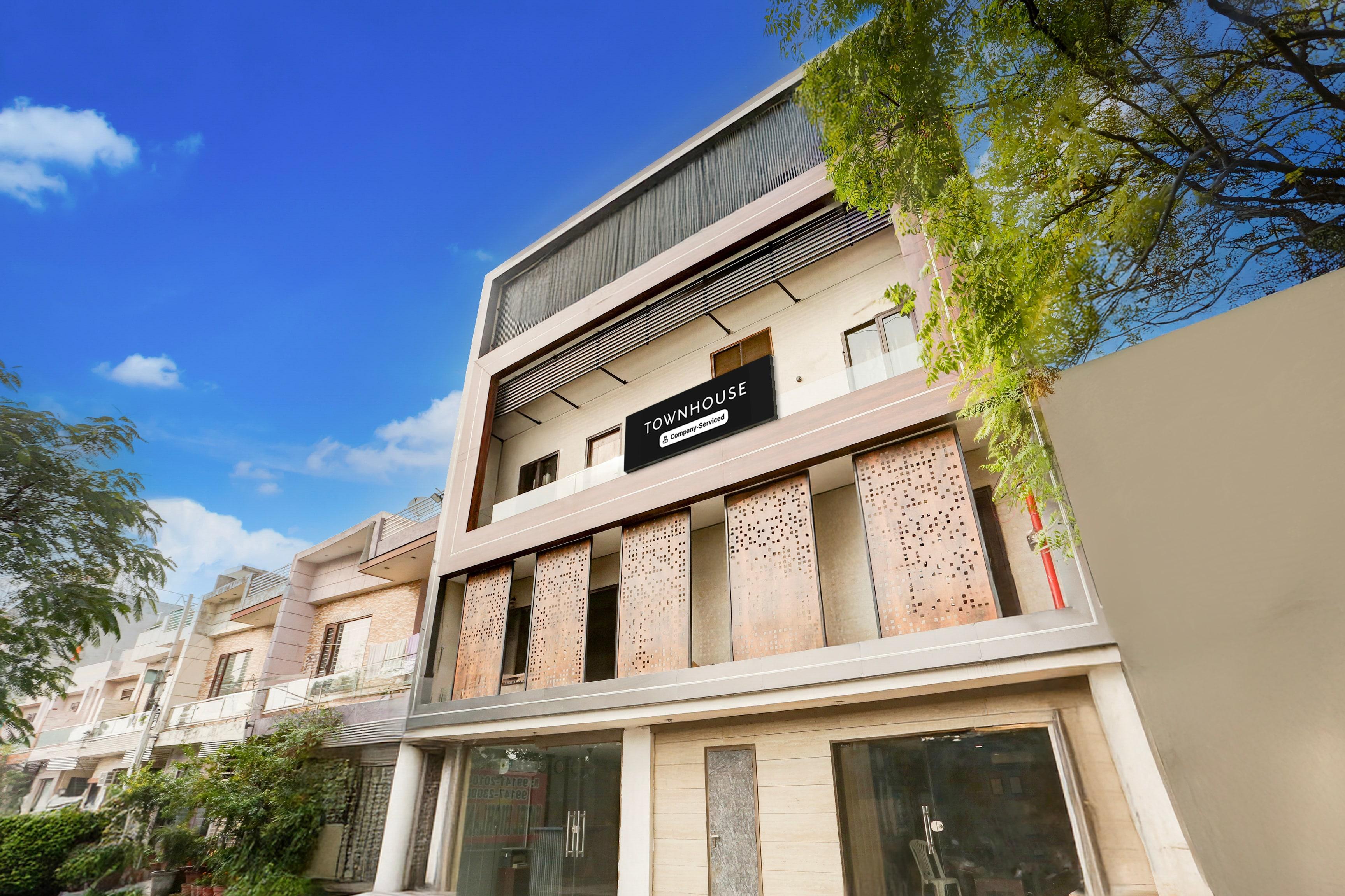 Super Townhouse Haibowal Chowk in Ludhiana