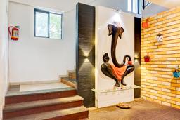 Super Townhouse Oak Gravity Inn in Pune