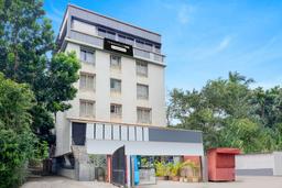 Super Townhouse Oak Gravity Inn in Pune
