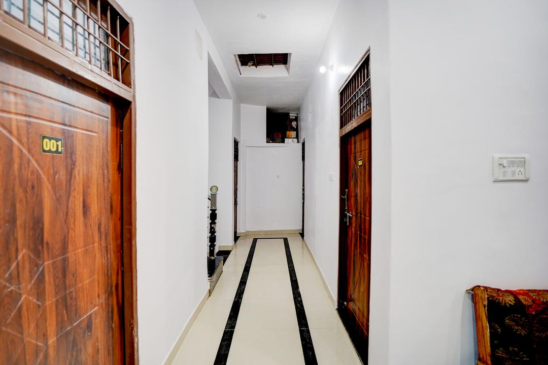 Super Hotel O Prayagraj Sangam Railway Junction Formerly Veni Madhv Inn in Prayagraj