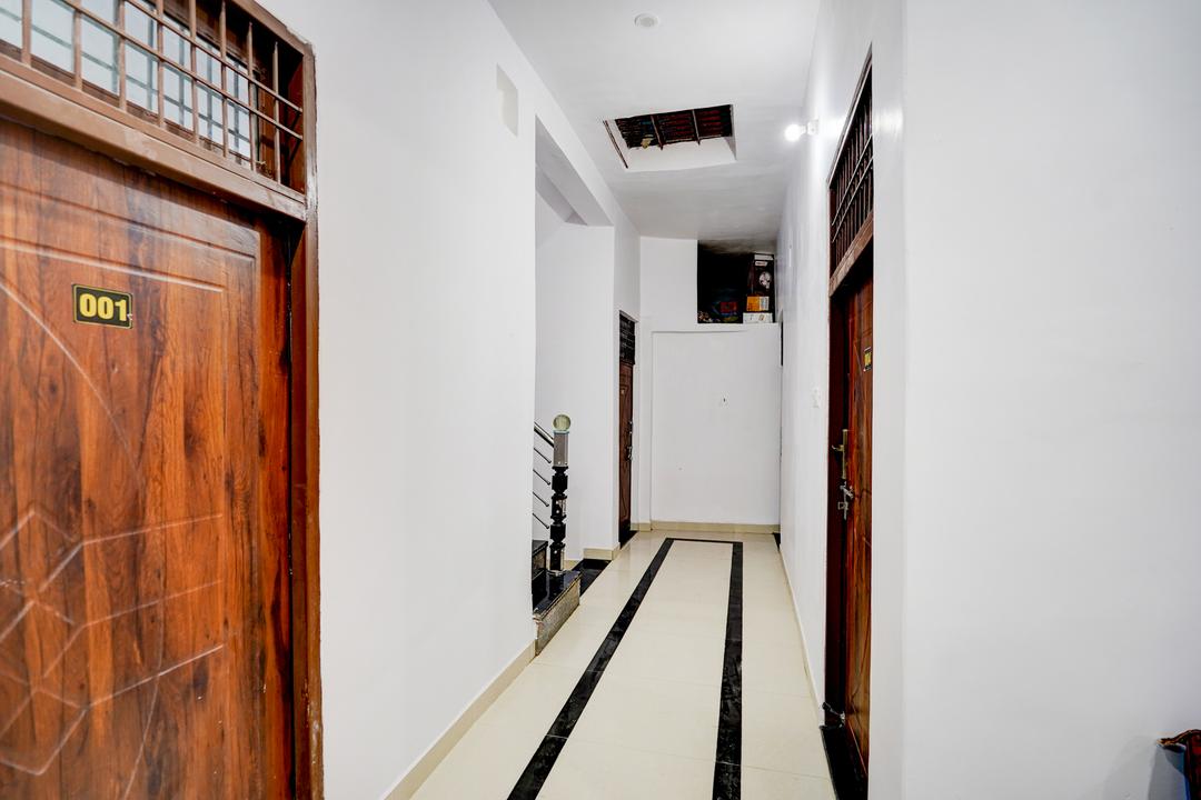 Super Hotel O Prayagraj Sangam Railway Junction Formerly Veni Madhv Inn in Prayagraj