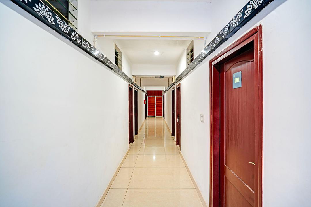 Super Townhouse Madikeri Fort Formerly Hotel Raj in Coorg