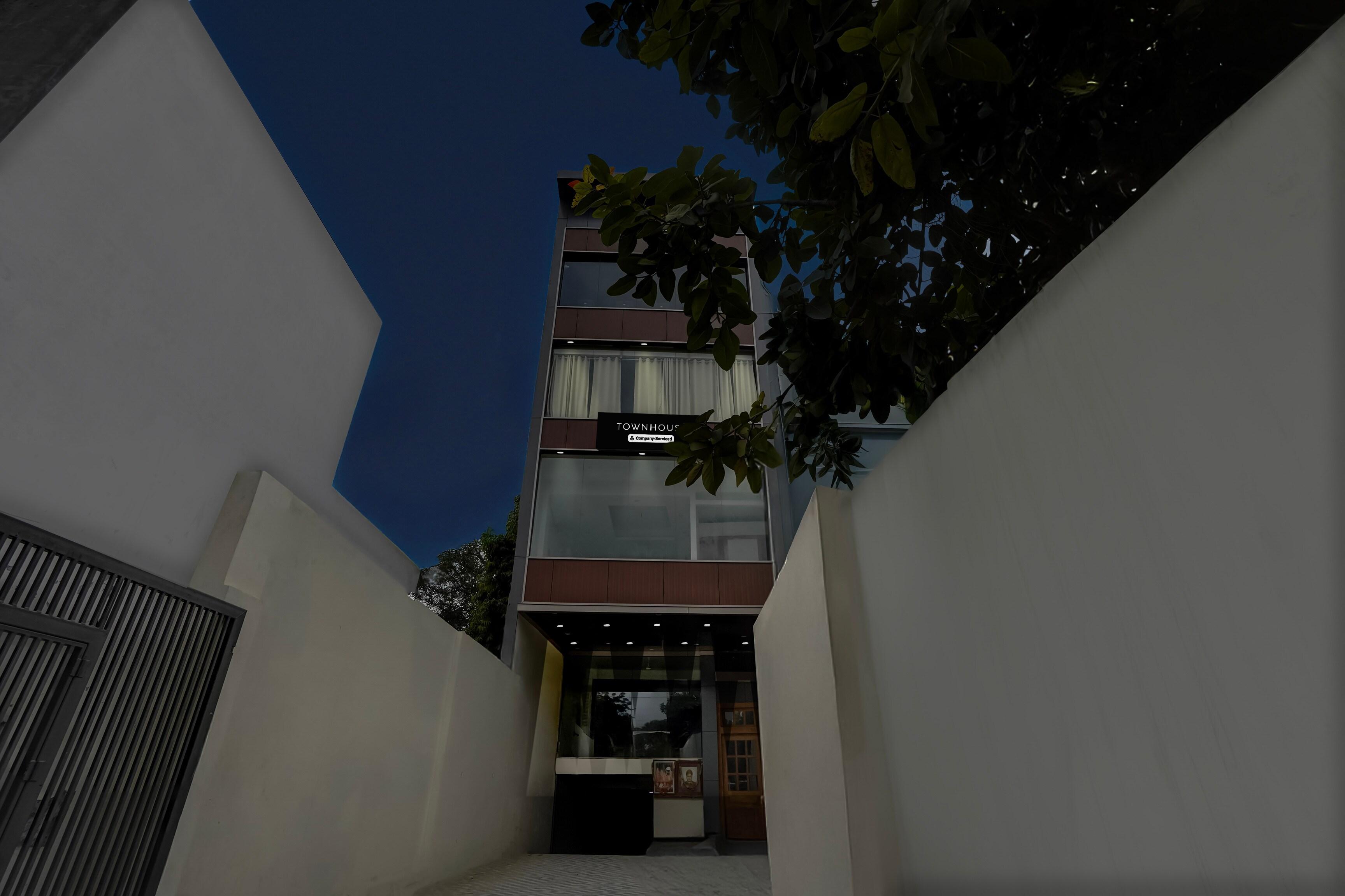 Super Townhouse Varanasi City Station Formerly S Kumar Inn in Varanasi