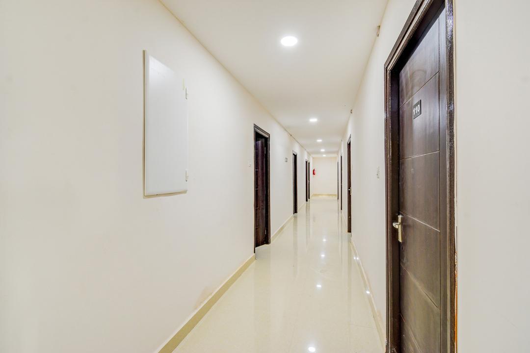 Super Townhouse Golden Temple Manikonda in Hyderabad