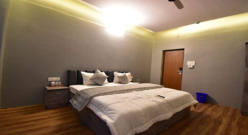 Hotel Evergreen in Mumbai