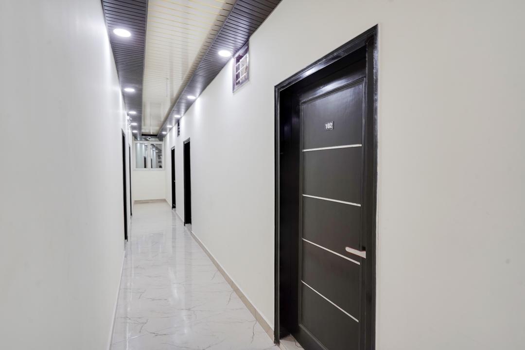 Super Collection O Nirman Vihar in Delhi