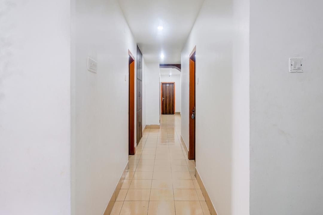 Super COLLECTION O SIXMILE GUWAHATI FORMERLY HOTEL GANGOTRI in Guwahati