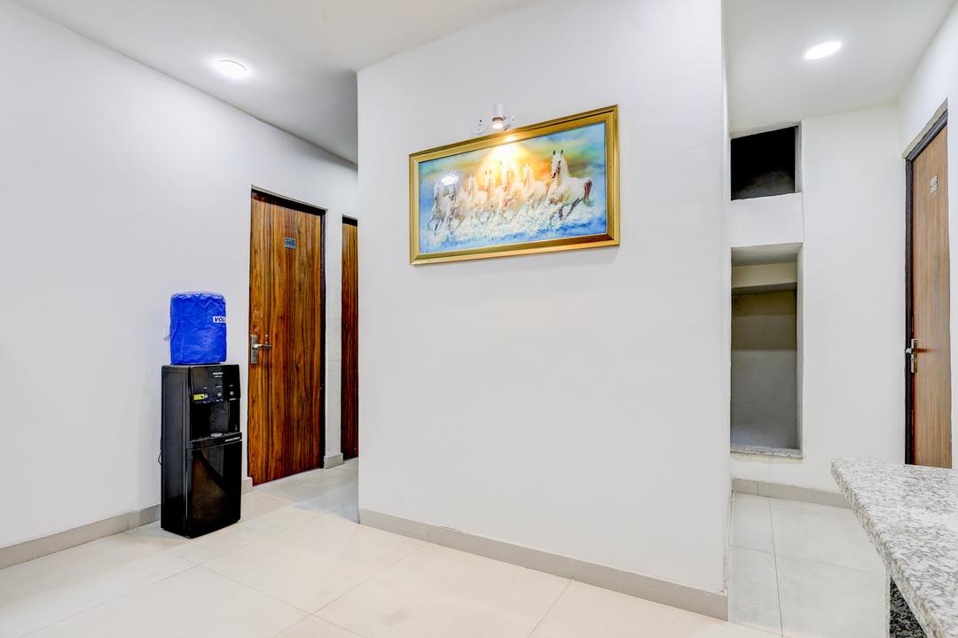 Super Hotel O Sector 25 Near Iskcon Temple Formerly Hotel Amazing House in Delhi