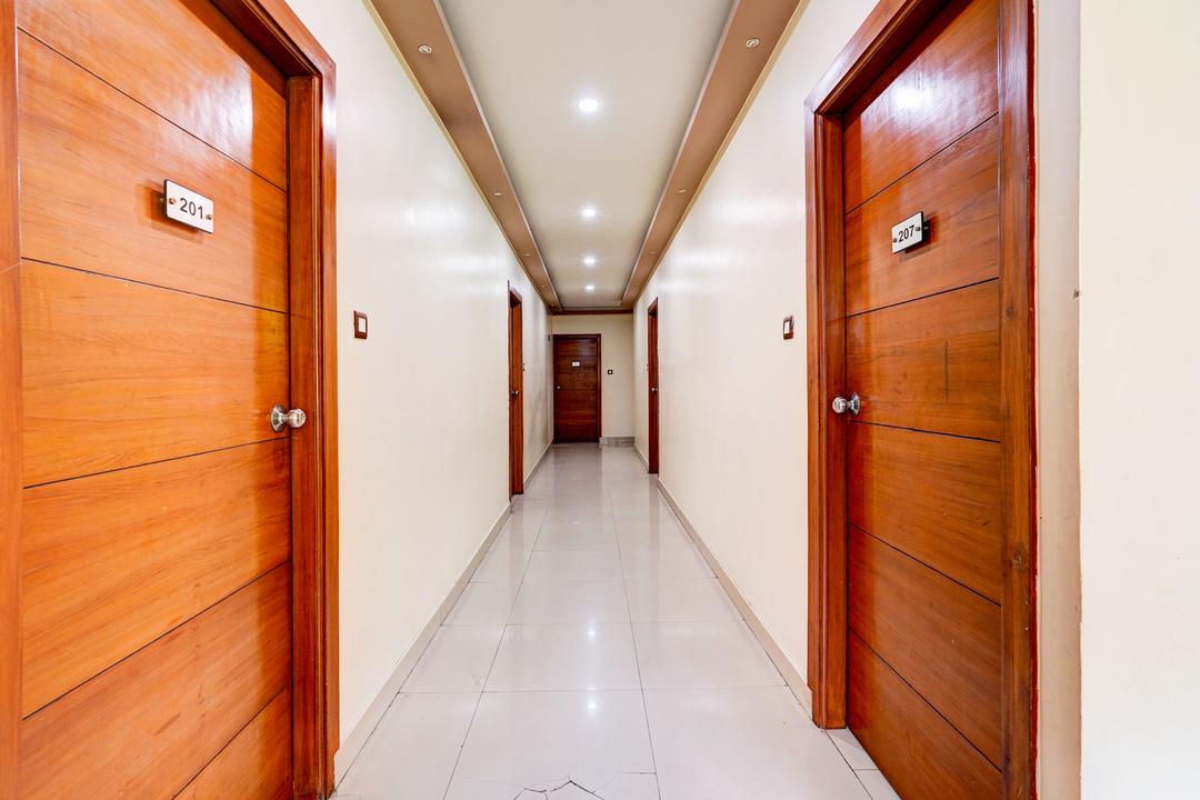 Super Townhouse MG Road Near Commercial Street in Bangalore