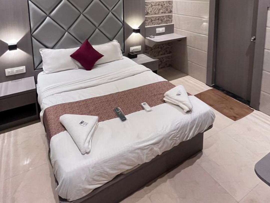 Hotel Abrol Suites in Mumbai