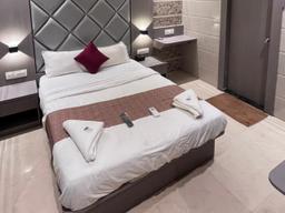 Hotel Abrol Suites in Mumbai