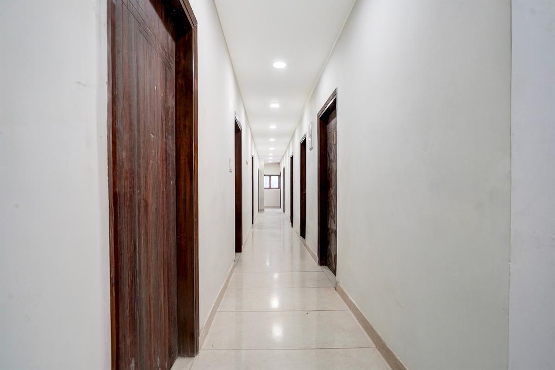 Hotel O Subhash Nagar Metro Station Formerly Parampara in Delhi