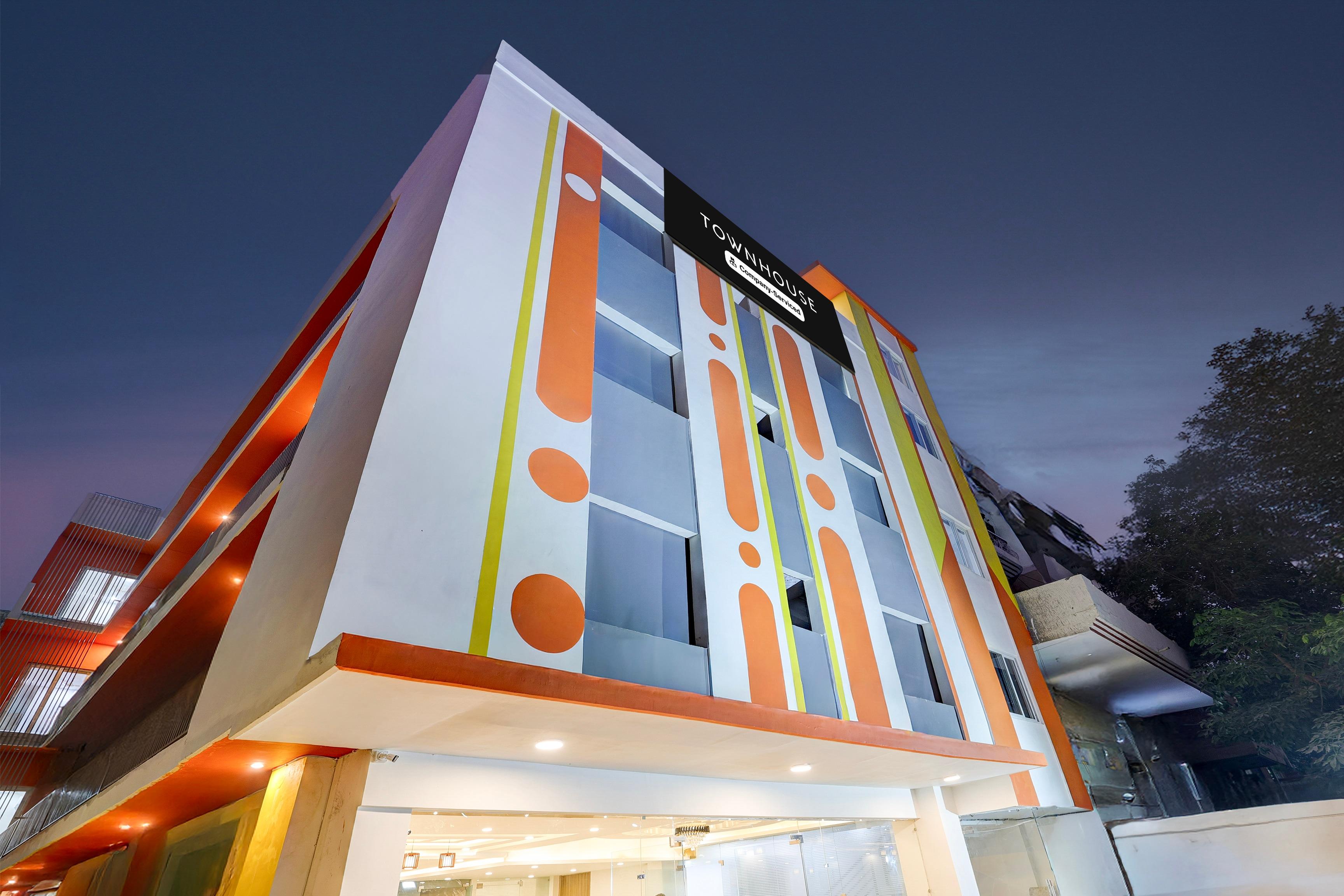 Townhouse Oak Sector 18 Metro Station Formerly Raasha Inn in Noida