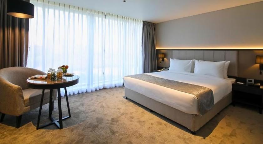 Essentia Premier Hotel Pune in Pune