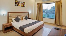 Hotel The Luxem Behind ibis Hotel in Gurgaon
