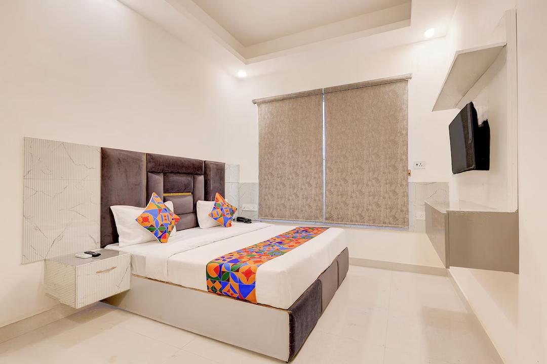 Hotel Paradise Palace in Ghaziabad