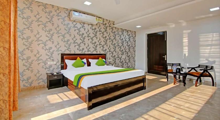 Posh Classic - Huda City Center Metro in Gurgaon