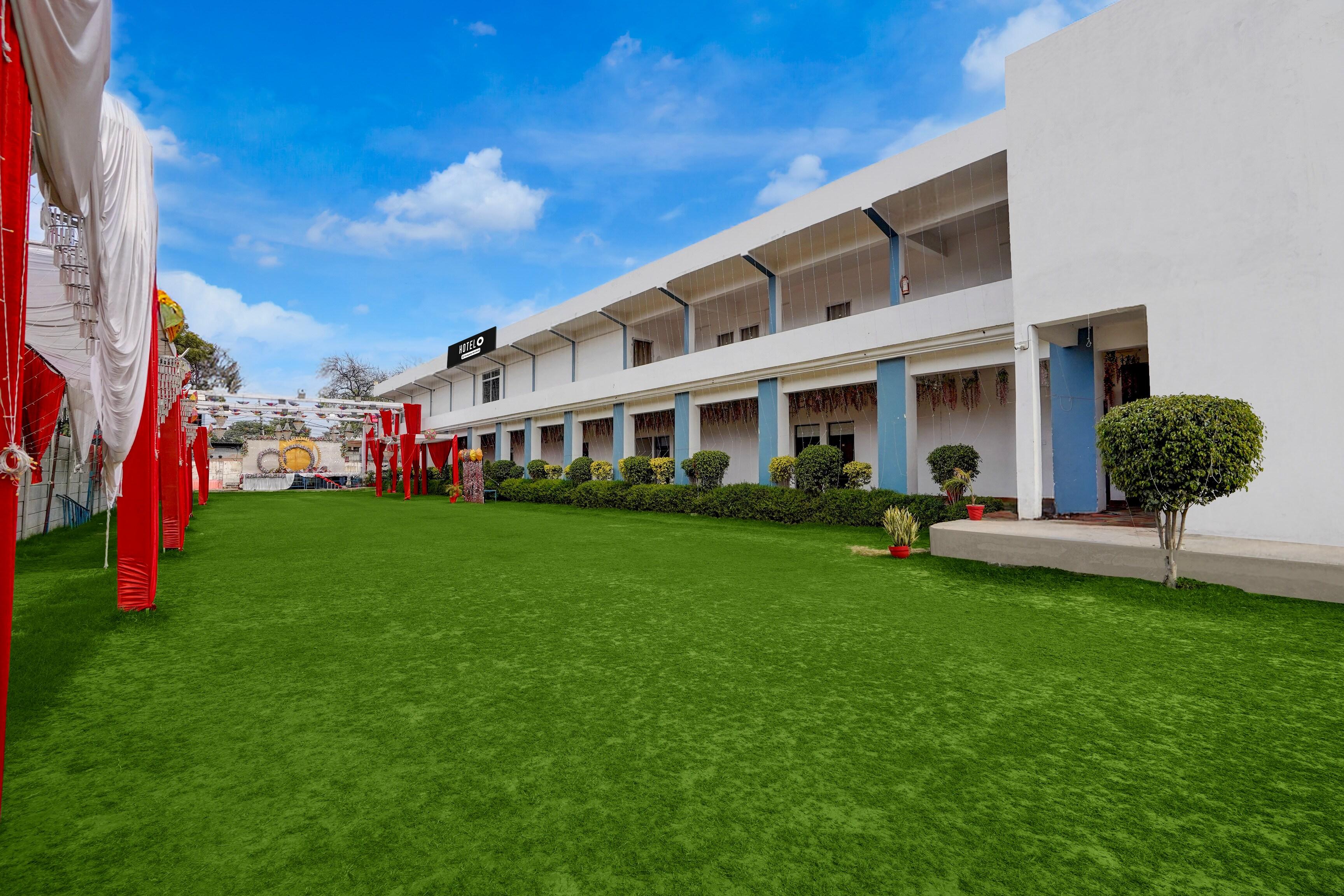 Super Hotel O Takrohi Hospital Road Formerly Madhuraj Palace in Lucknow