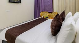 Expressway Hotel in Delhi