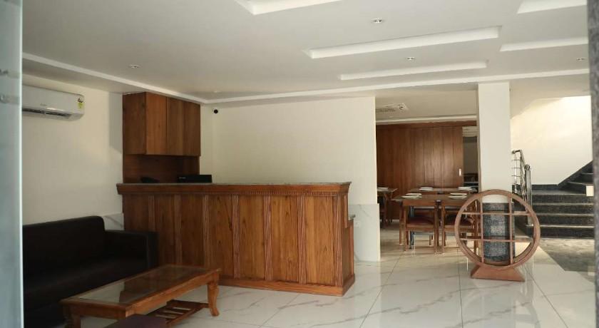 Hotel Sandal Tree Express in Noida