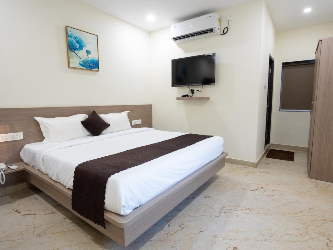 Hotel V Grand, The Grand Standard in Hyderabad