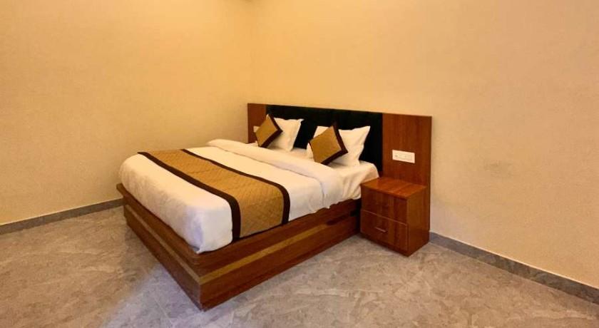 Hotel R.K. Palace Near Banke Bihari Temple in Vrindavan