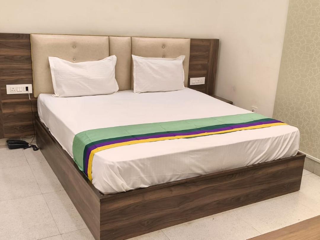 Hotel Heaven Grand in Lucknow