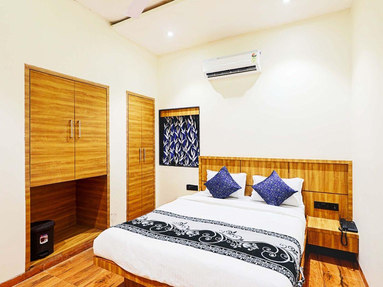 Hotel Blue Orchid in Mumbai