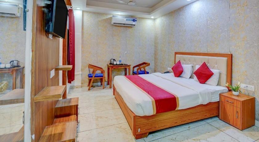 Hotel Gray Stone in Noida