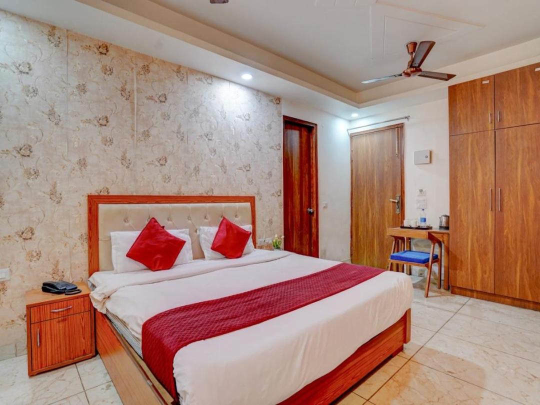 Hotel Gray Stone in Noida