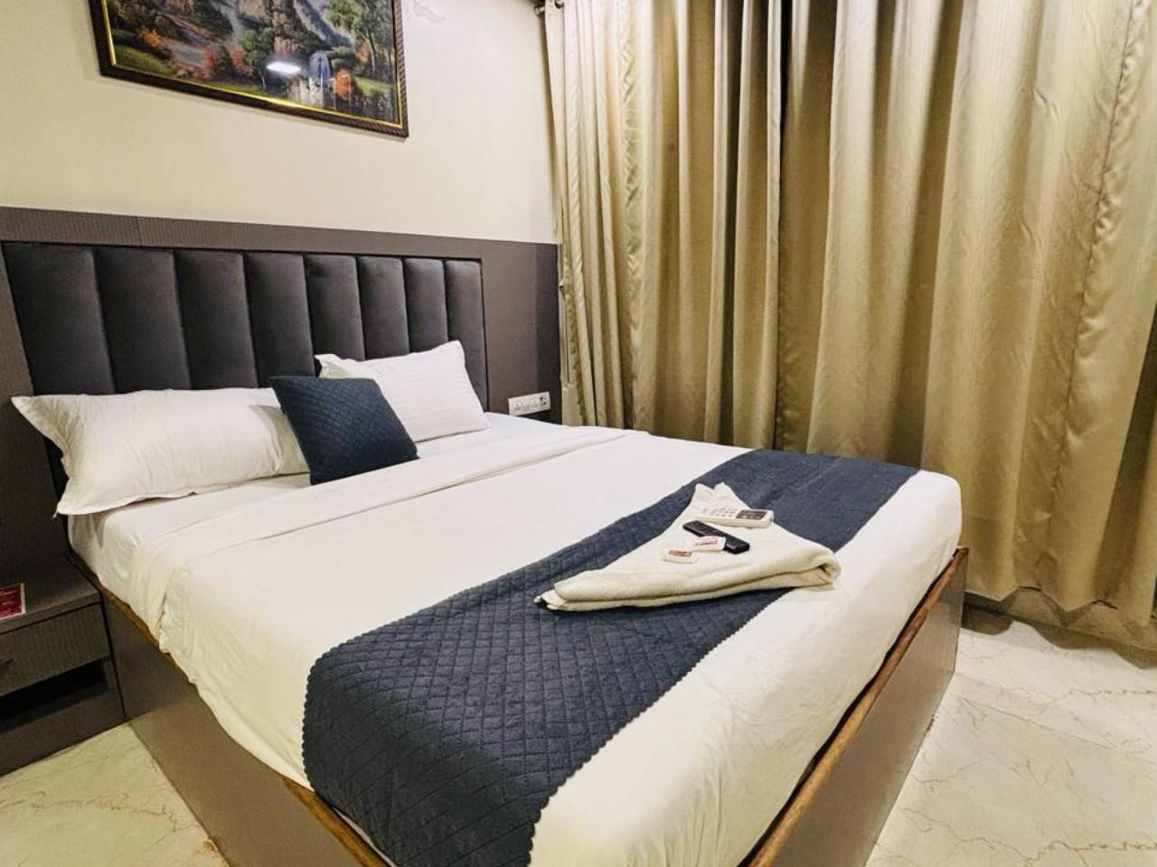 Hotel Blue Wellingten in Mumbai