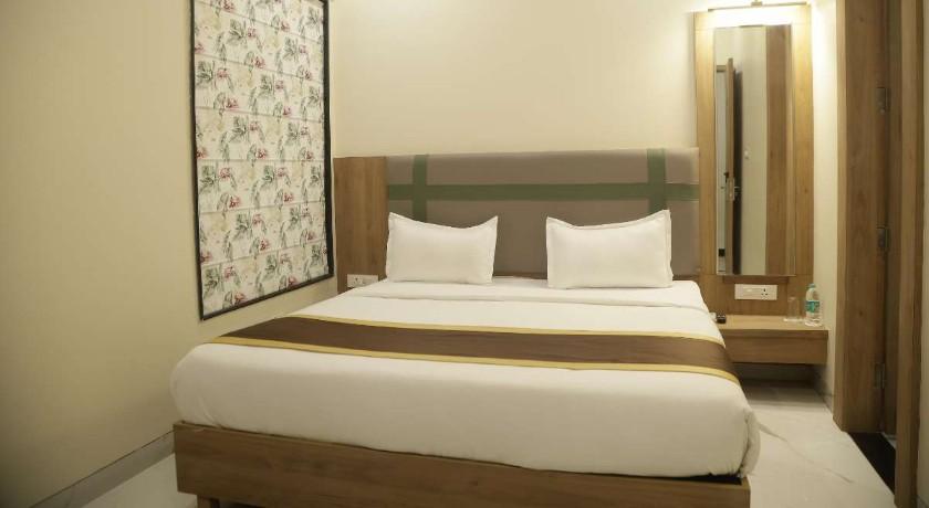 Hotel Avenue Grand in Lucknow