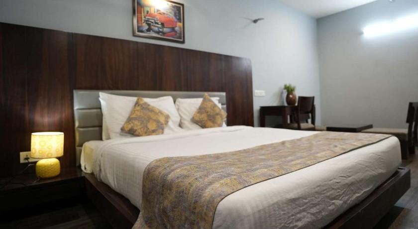 Hotel Grandeur in Valsad