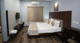 Hotel Grandeur in Valsad