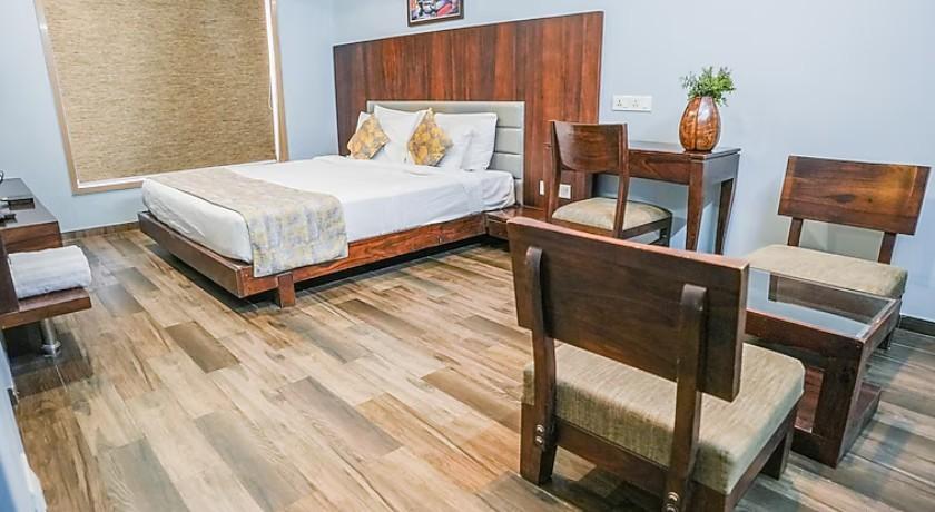 Hotel Grandeur in Valsad