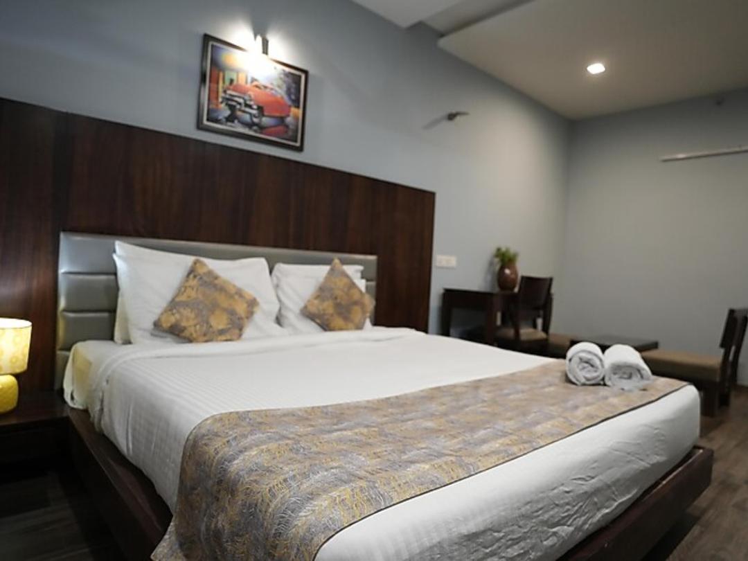 Hotel Grandeur in Valsad